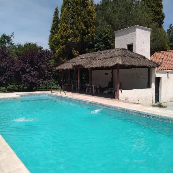 Casa amplia, jardin maravilloso, hotel en Guaymallén