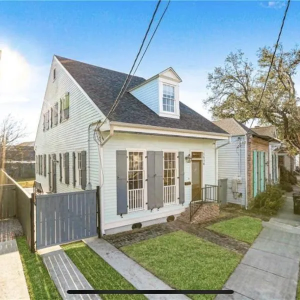 Charming Creole Cottage 2 Blocks Across Rampart St from French Quarter, hôtel à La Nouvelle-Orléans