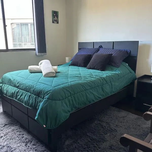 Moderno departamento 1 cama y 1 sofá cama, hôtel à Cochabamba