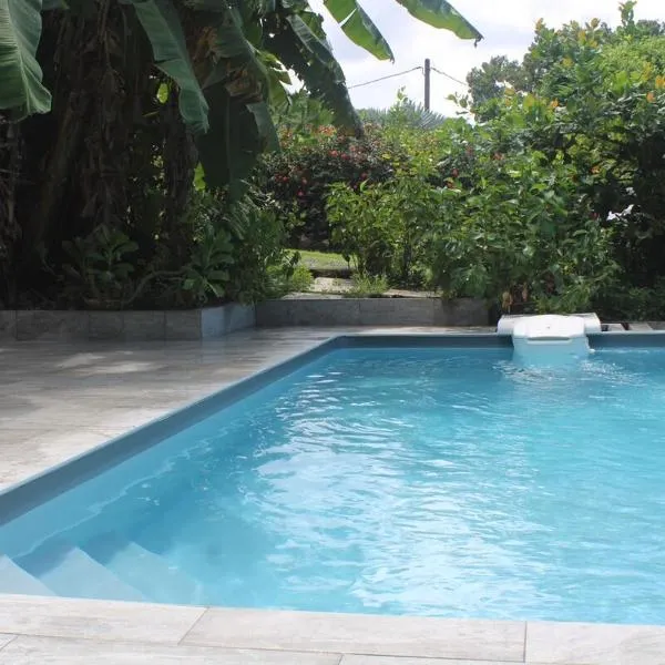 Gitadeshaies Ti Paradis Nature โรงแรมในเดเอ