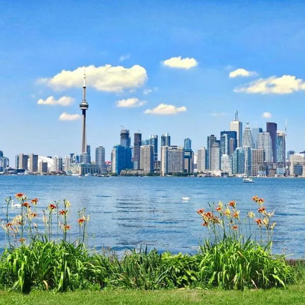 CN Tower Luxe Suites - Prime Downtown Location, hotel in Toronto