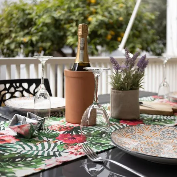 Tropicana Beachside Stay in Vouliagmeni, hotel in Athens