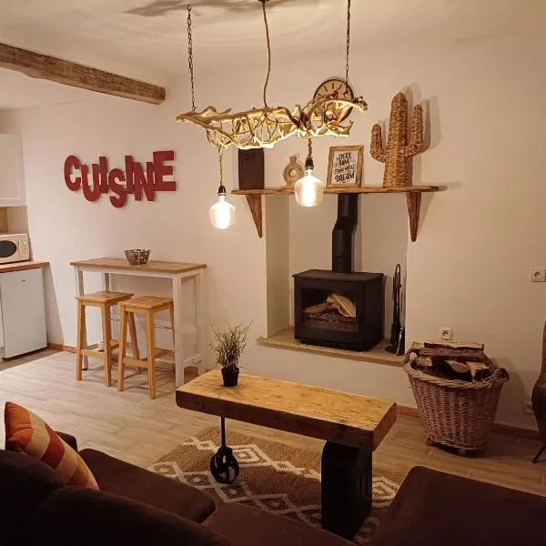 Pays de Joie - Gite La Guitare, hôtel à Limalonges