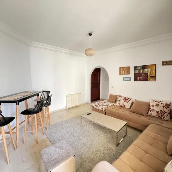 Modern and cozy 1 bedroom apartment, ξενοδοχείο σε El Aouina Station