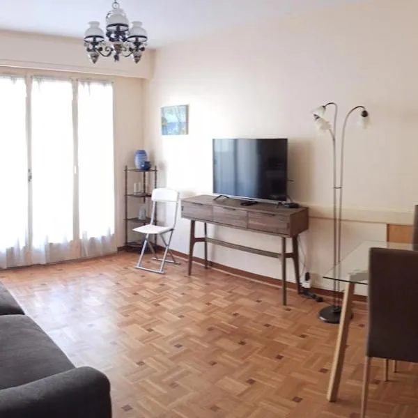 Appartement lumineux, 2 min de la mer, hotel em Menton