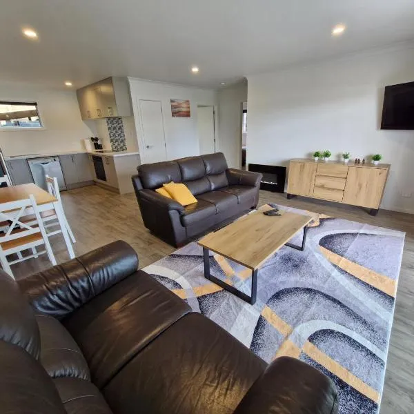 Opononi Views -BRAND NEW! AMAZING VIEWS, hotel v destinaci Opononi