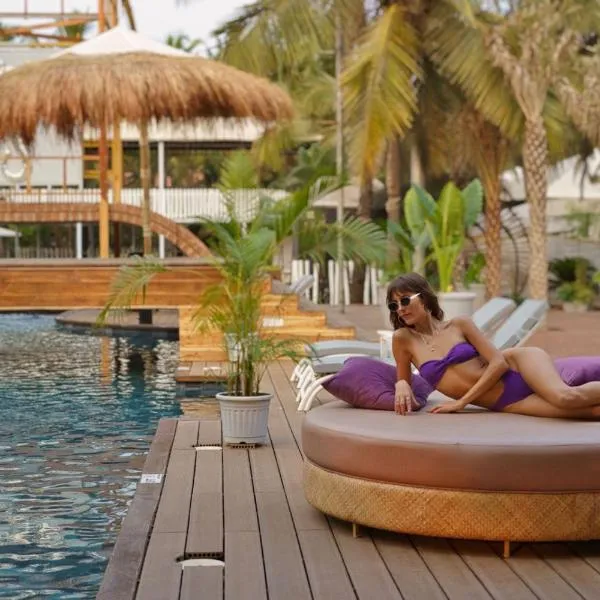 Marbela Beach Resort, hotel v destinaci Morjim