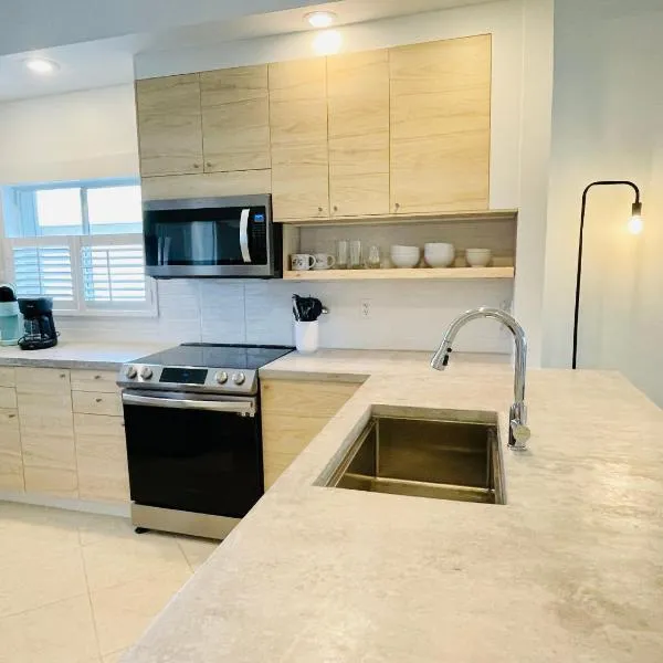 Breathtaking Views at Seaspray - Oceanfront accomodations, hotel v destinaci Sanibel