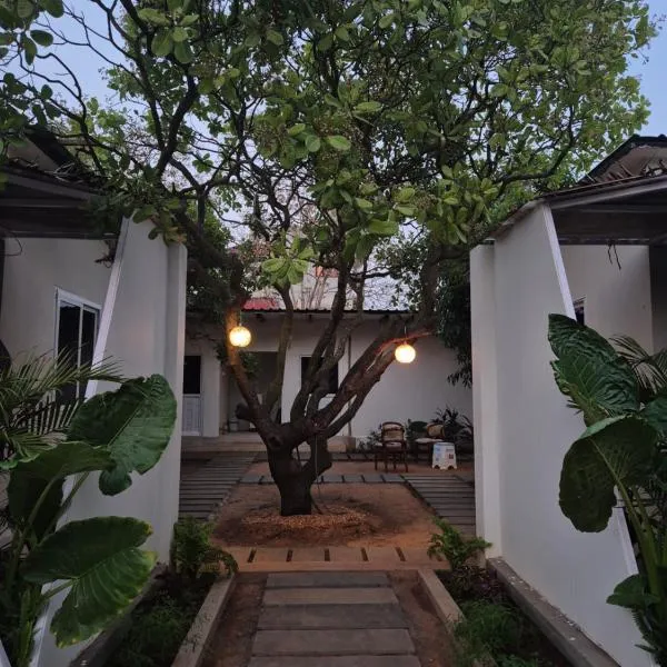 Zomad Hostels, hotel in Auroville