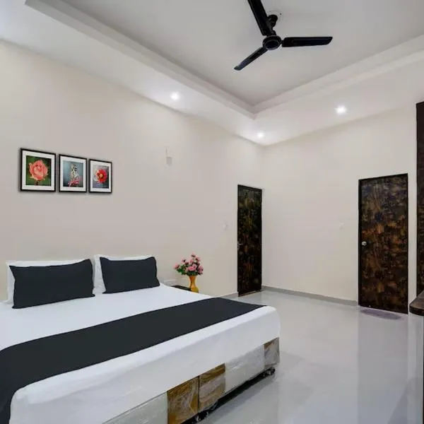 The ELEGANCE RESORT، فندق في باتنا