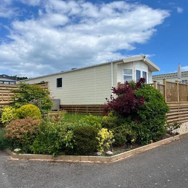 32 West Down Farm Caravan Park - quiet and idyllic!、バッドリー・ソルタートンのホテル