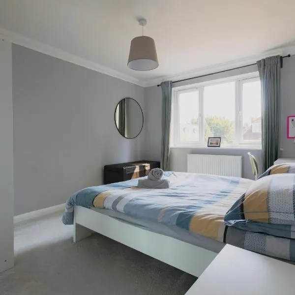 Stylish Two bedroom flat near town centre, hotel in Bournemouth