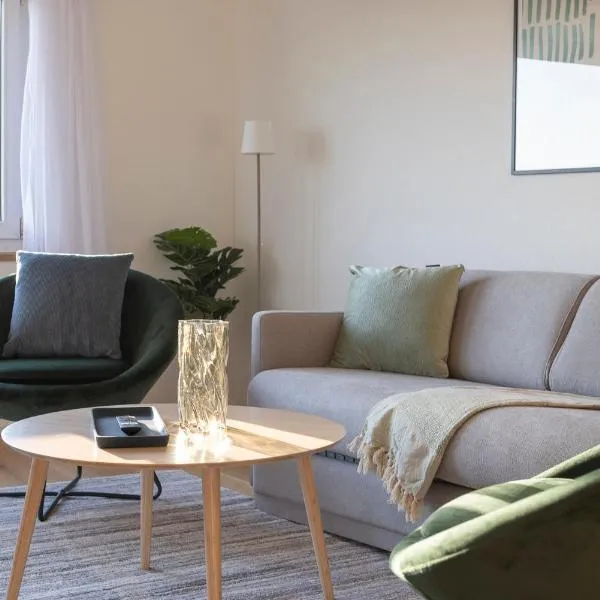 STAYY On Top Penthouse-Apartment near Airport, hotel di Opfikon