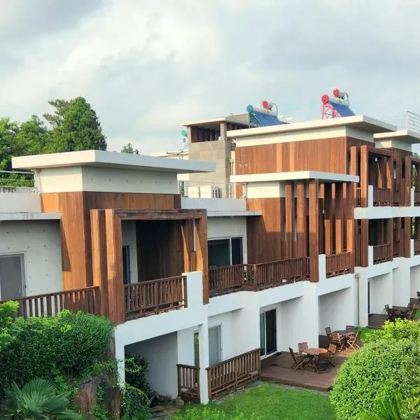 Jeju Eco Suites, hotel in Seogwipo
