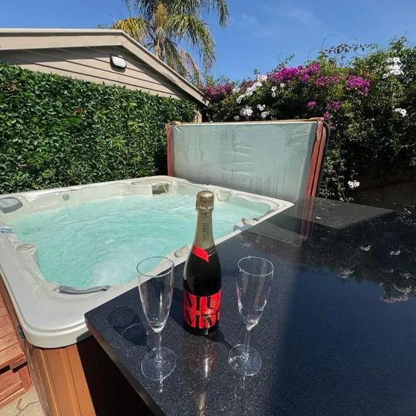 Spa Retreat Glenelg East, hotel in Glenelg