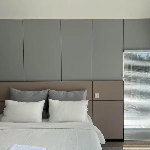 M & R 2 float house โรงแรมในMuang Fuang