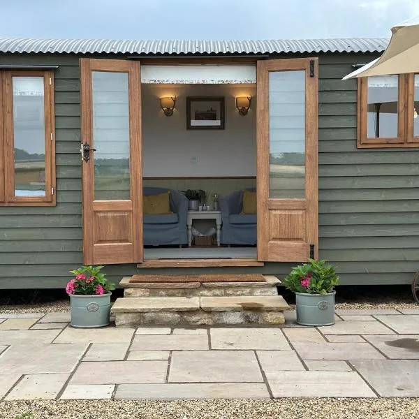 Fotheringhay Glamping, Hotel in Fotheringhay