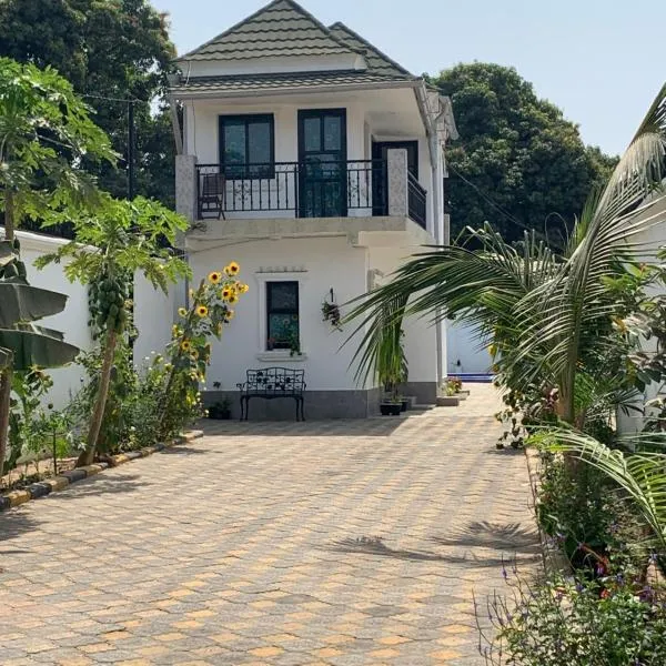 Cuckoo's Nest, hotel in Tanji