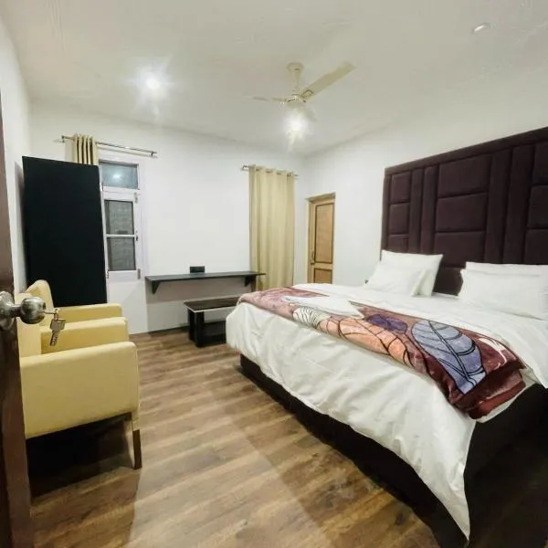 Tolstoy inn, hotel in Srinagar