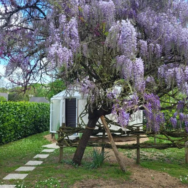 Yourte de déconnexion chauffage climatisation, hotel in Briollay