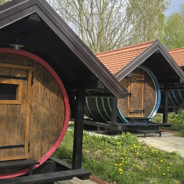 Barrels by the Lake, hotel in Priles