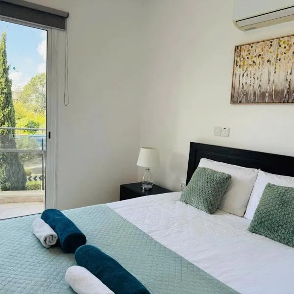 Cozy 2BR APT - Swimming pool - Hesperides，位于帕福斯的酒店