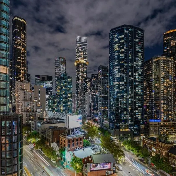 1BR Urban Oasis-Stunning Views, hotel in Melbourne