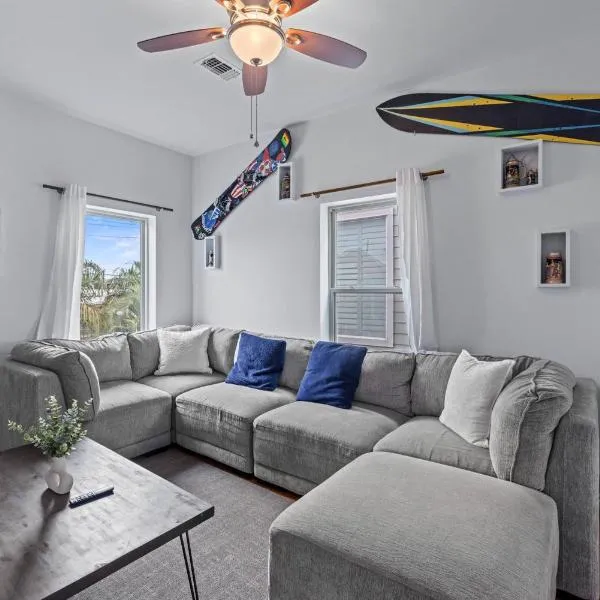 Near Downtown Heights Apt Yard Terrace WiFi Desk, hotel in Houston