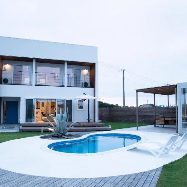 VILLA Seamu 九十九里 家族と愛犬で楽しむプール屋内BBQ付き高級ガーデンヴィラ サウナ設置予定, Hotel in Kujukuri