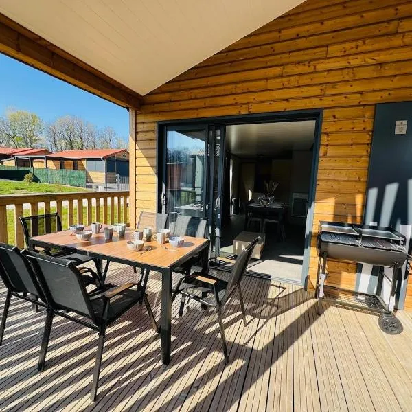 Magnifique chalet climatisé avec jardin adapté PMR、ジフォモンのホテル