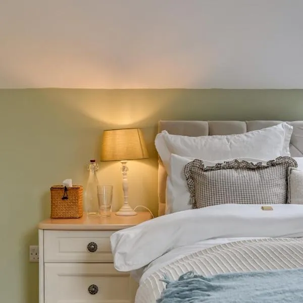 Treetops at Cherry Tree Cottage、Hankertonのホテル