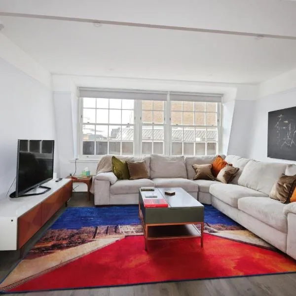 Large 3 bedrm apartment in heart of Theatre Land, hotel in London