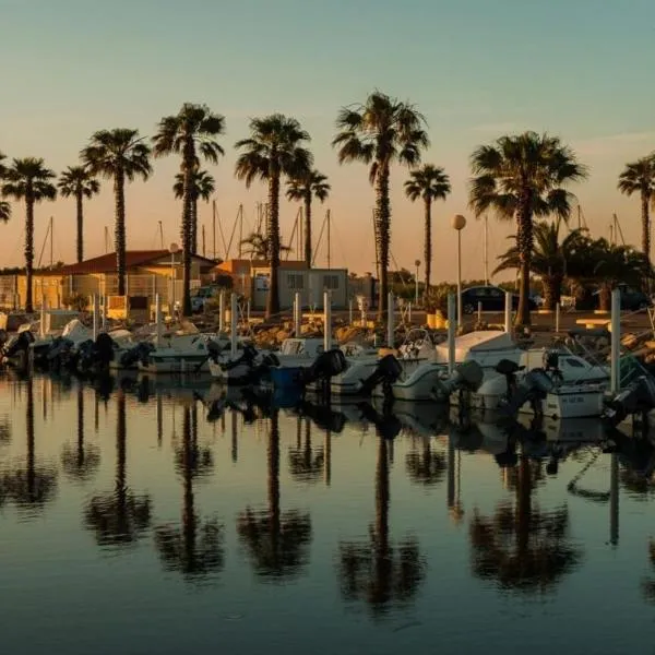 BATEAU STANDING A QUAI tout confort, hotel en Sainte-Marie-la-Mer