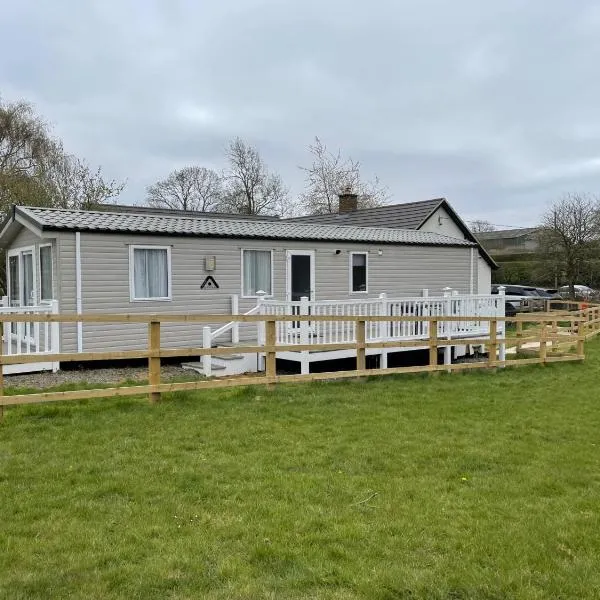 Caravan in Holcot - Sleeps 6 - Pet Friendly, hotel v destinaci Holcot