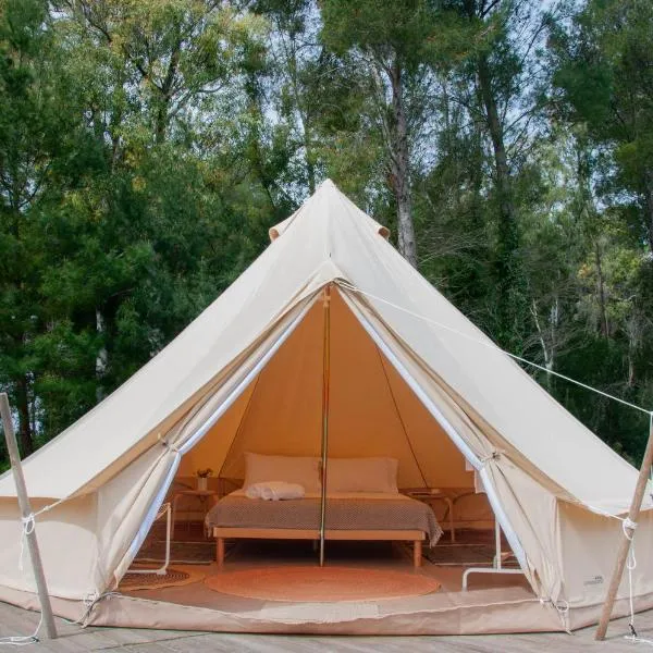 Poesis Park - Glamping, hotel in Roca Vecchia
