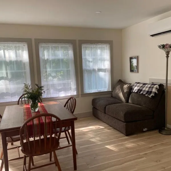 Blue HIll Apartment in the Woods, hotel in Blue Hill