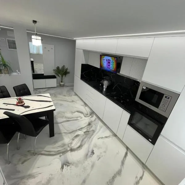 Apartament Centru Comanesti: Comăneşti şehrinde bir otel