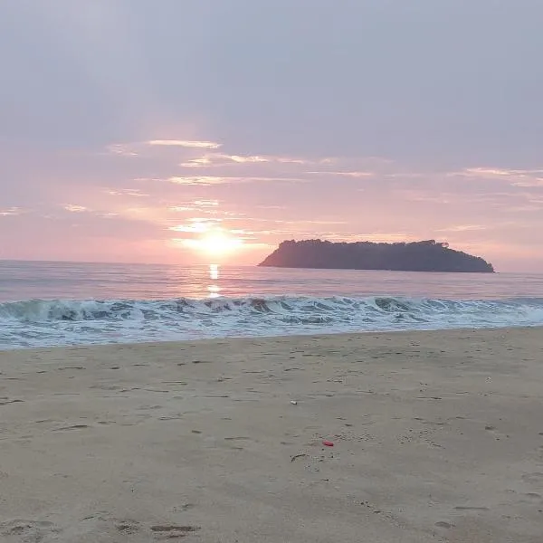 Honnavar Island beach tent stay，位于Haldipur的酒店