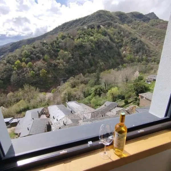 Hotel Zura, hotel in Seoane