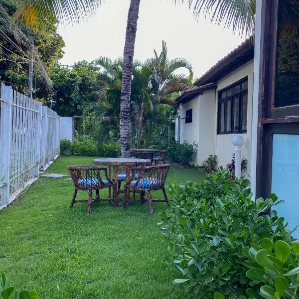 AP25 - Aconchego a 100m da Praia de Taperapuan, hotel en Porto Seguro