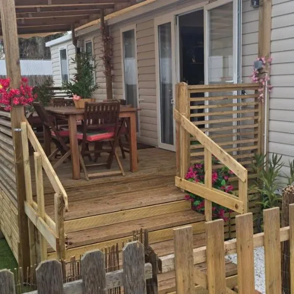 Résidence Camping Les Dunes、ル・グロー・ダグドのホテル