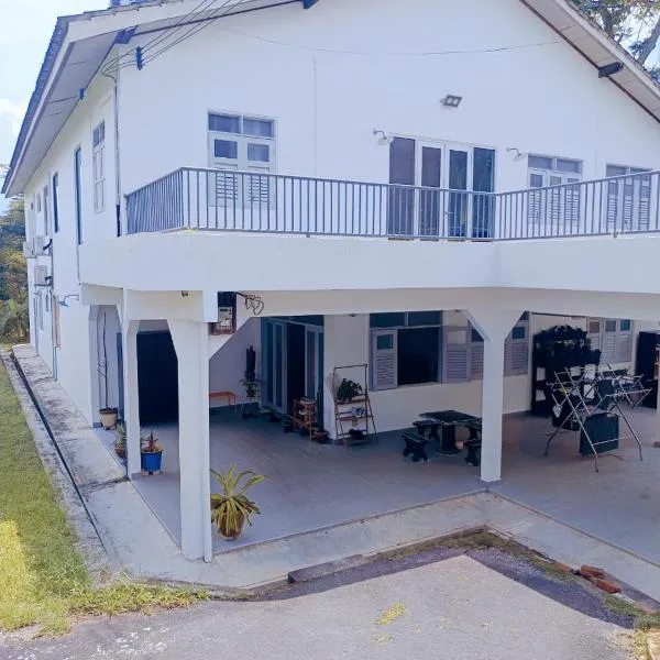 There's A Borneo Guesthouse, hotel in Johor Bahru