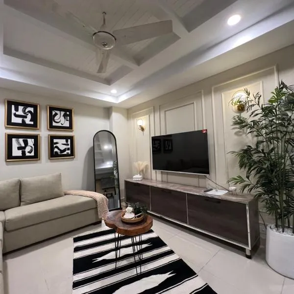 Casa Bianca- Flat in Islamabad, hotel in Islamabad