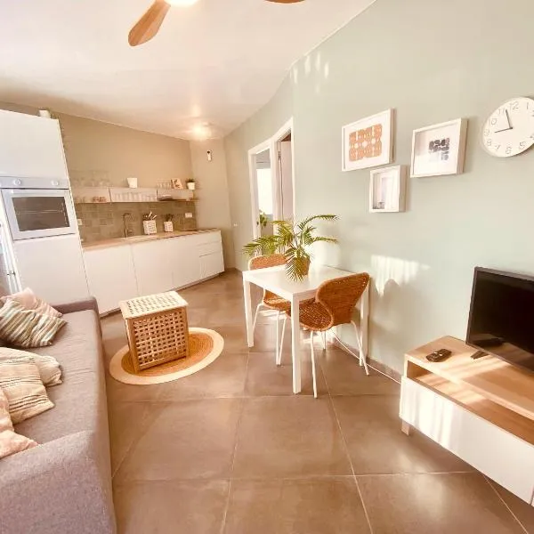 La Casita de la Playa-Bungalow, hotel in Miami Platja