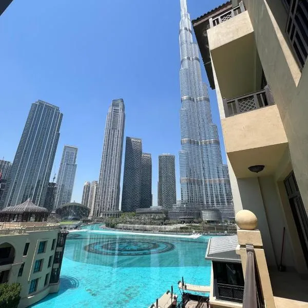 Full View Burj Khalifa and Fountains -Souk Al Bahar- Dream View holiday Home Rental,位于迪拜的酒店