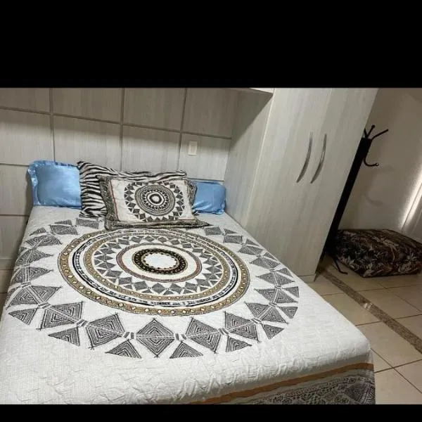 Quarto privativo em casa domiciliar, ξενοδοχείο στο Κάμπο Γκράντε