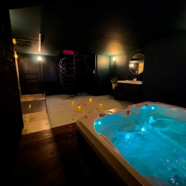 Mieuxqualhotel jacuzzi privatif Velvet Desire, hotel in Bordeaux