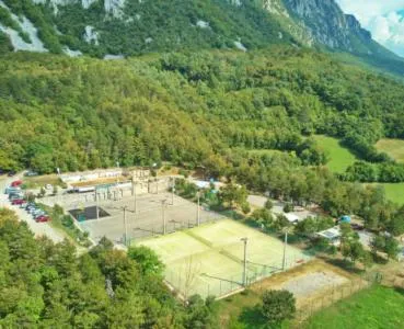 Kamp Tura- camping pitch only, hotel a Vipava