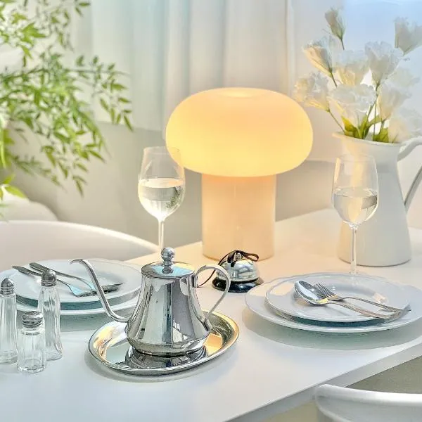 Hongdae station 7min, Designer house, hotel in Seoul