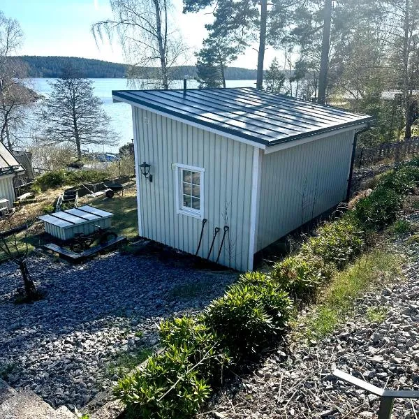 Little house by the beach, hotel en Norrköping